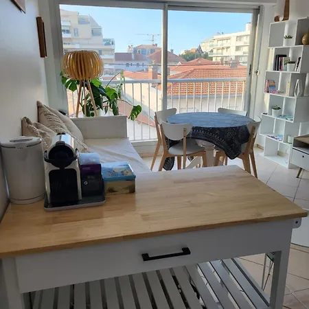 Au Bord De L'eau Rend La Vie A * 阿卡雄