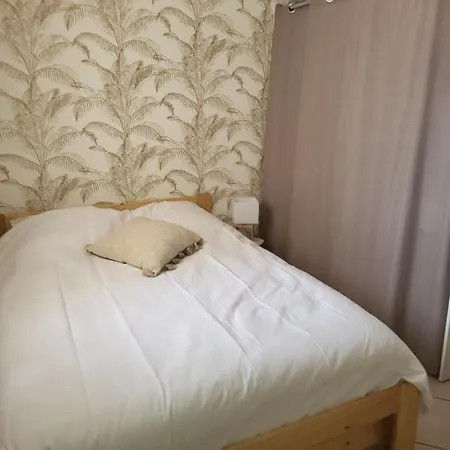 Au Bord De L'eau Rend La Vie A