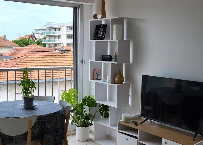 Au Bord De L'eau Rend La Vie A Apartment *